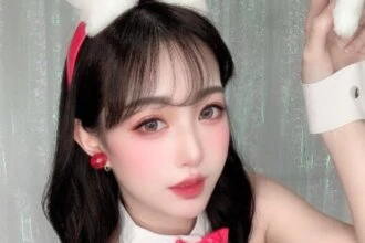hot girl thumbnail